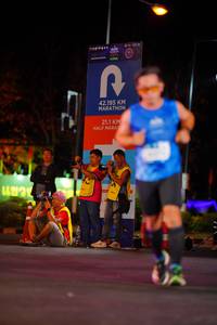 BIB: 42195, 211
                            <button type="button" onclick="openModal(21548800)" class="btn btn-primary btn-sm float-right btn-popup" data-toggle="modal" data-target=".modal-high-quality">
                        <i class="fas fa-shopping-cart"></i> Add to Cart
                    </button>
                                            <button type="button" onclick="isThisMe(21548800, true)" class="btn btn-success btn-sm float-right btn-popup btn-isme hidden" data-toggle="tooltip" data-placement="bottom" title="นี่คือรูปของคุณใช่ไหม คลิกที่นี่เพื่อเอาเข้าอัลบั้ม">
                        <i class="fas fa-plus"></i> Add to album
                    </button>
                    <button type="button" onclick="isThisMe(21548800, false)" class="btn btn-warning btn-sm float-right btn-popup btn-isnotme hidden">
                        <i class="fas fa-ban"></i> Remove from album
                    </button>